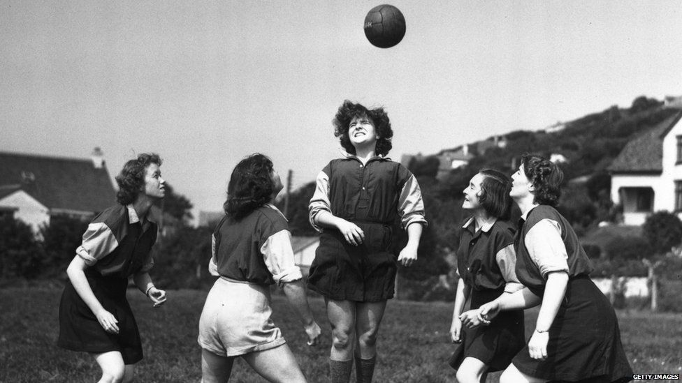 Women playing football in 1920s